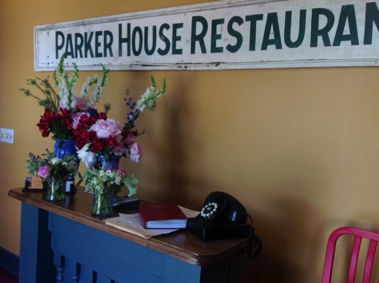 Parker House Vermont Restaurant & Rooms Quechee Bagian luar foto